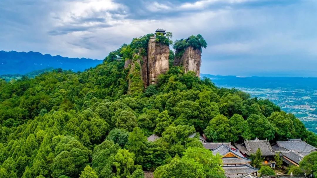 讀李白 游神州丨跟著(zhù)李白去旅游中華文化主題旅游線(xiàn)路正式發(fā)布，一起開(kāi)啟詩(shī)意文化之旅。