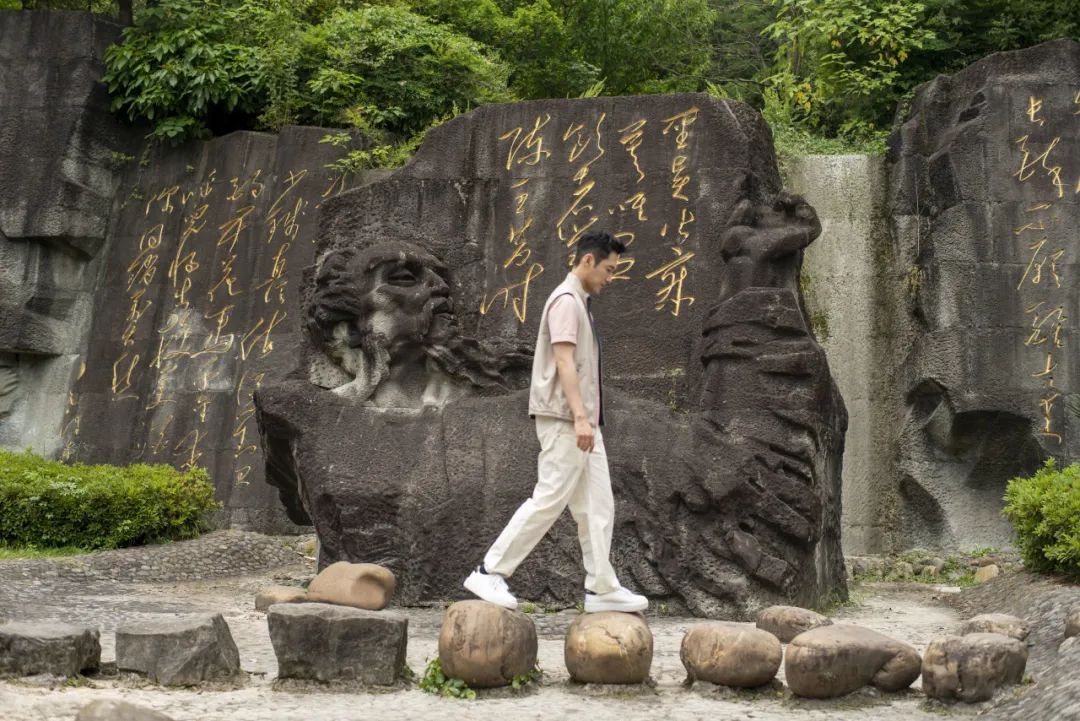 讀李白 游神州丨跟著(zhù)李白去旅游中華文化主題旅游線(xiàn)路正式發(fā)布，一起開(kāi)啟詩(shī)意文化之旅。